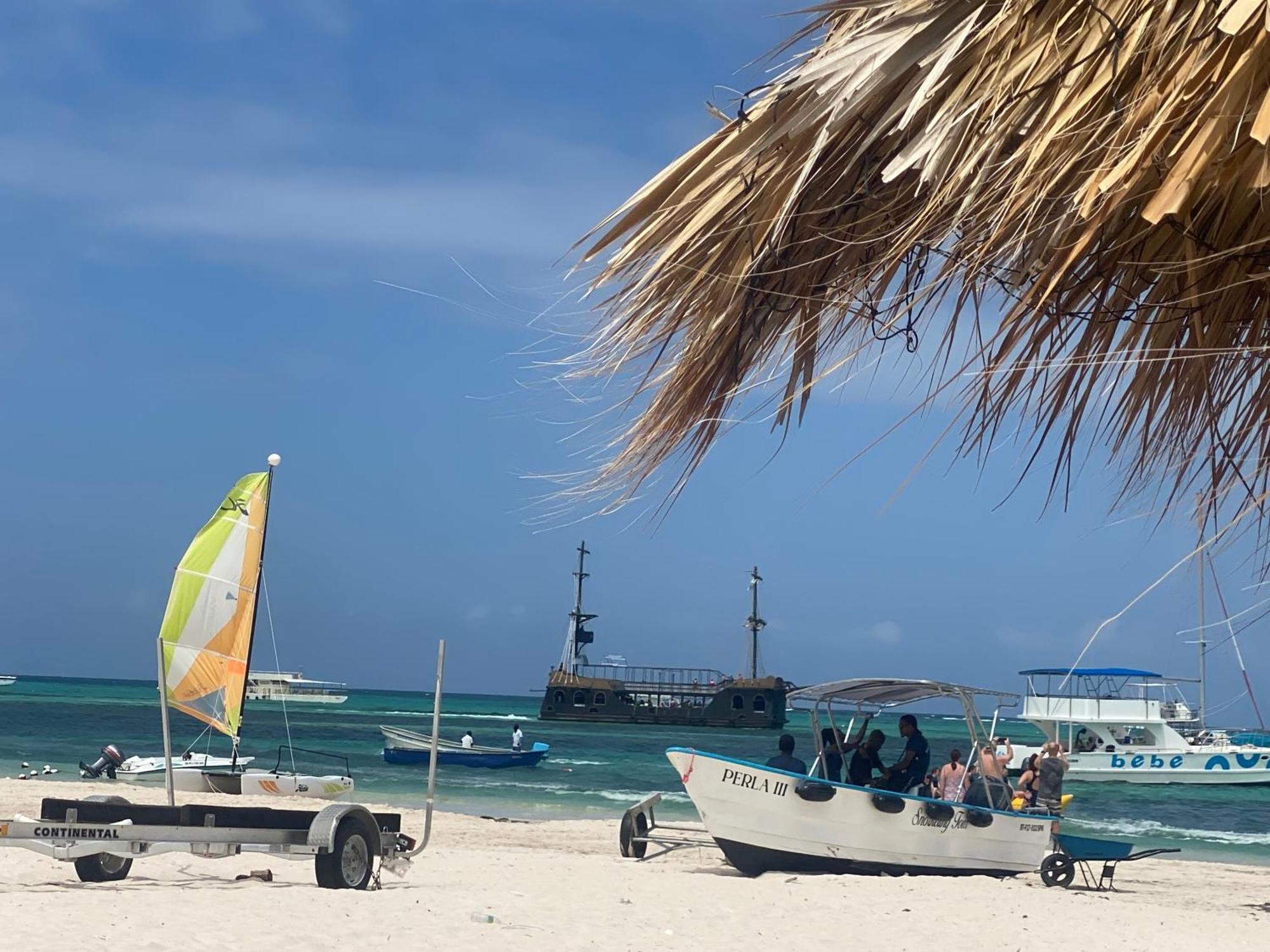 Madonna Pool Beach Los Corales 蓬塔卡纳 外观 照片