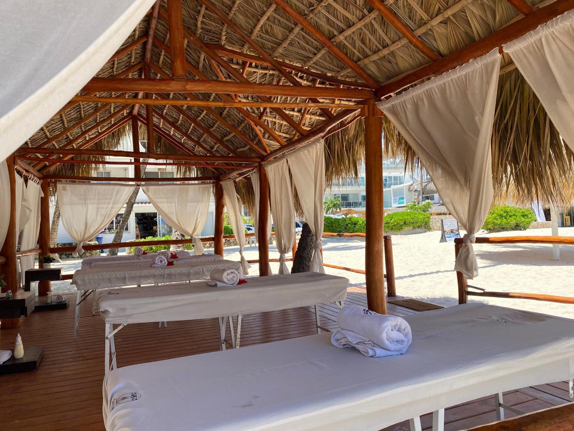 Madonna Pool Beach Los Corales 蓬塔卡纳 外观 照片